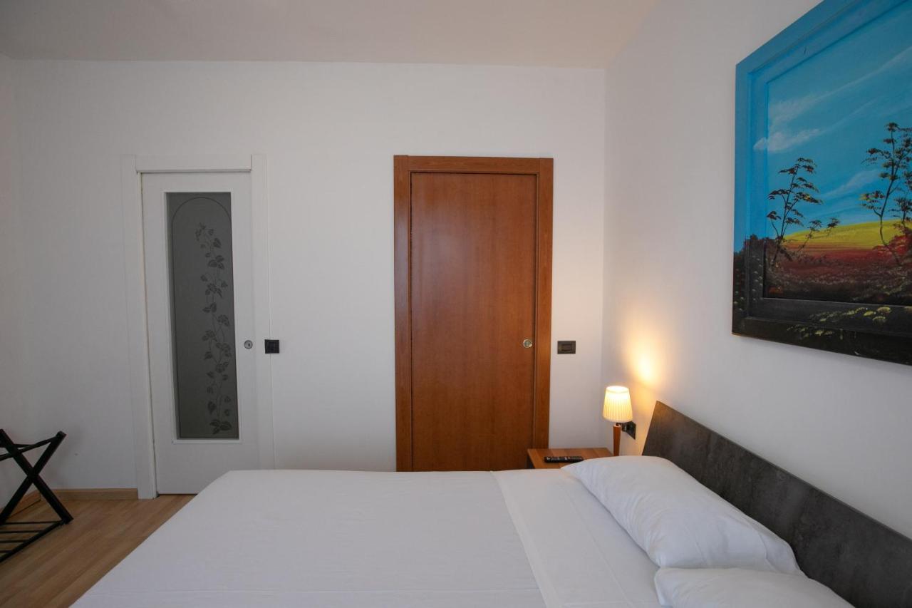 Mirea'S Rooms Ascoli Piceno Bagian luar foto