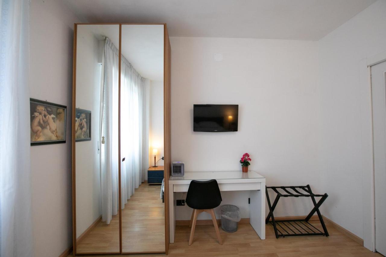 Mirea'S Rooms Ascoli Piceno Bagian luar foto