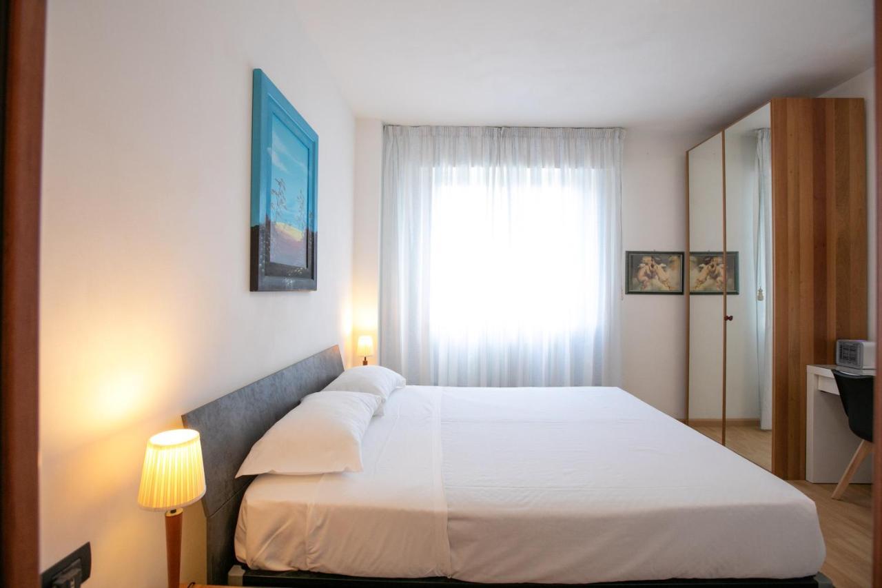 Mirea'S Rooms Ascoli Piceno Bagian luar foto