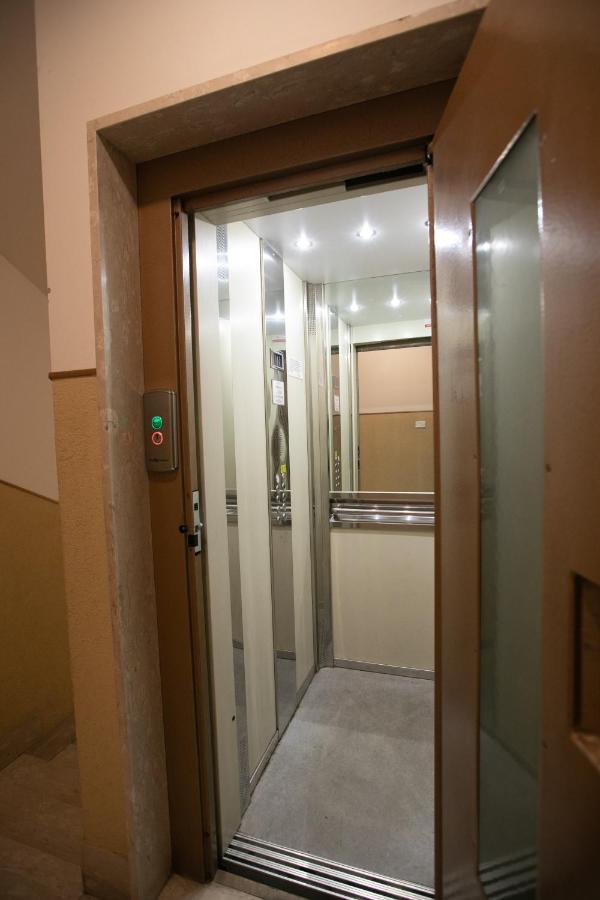 Mirea'S Rooms Ascoli Piceno Bagian luar foto