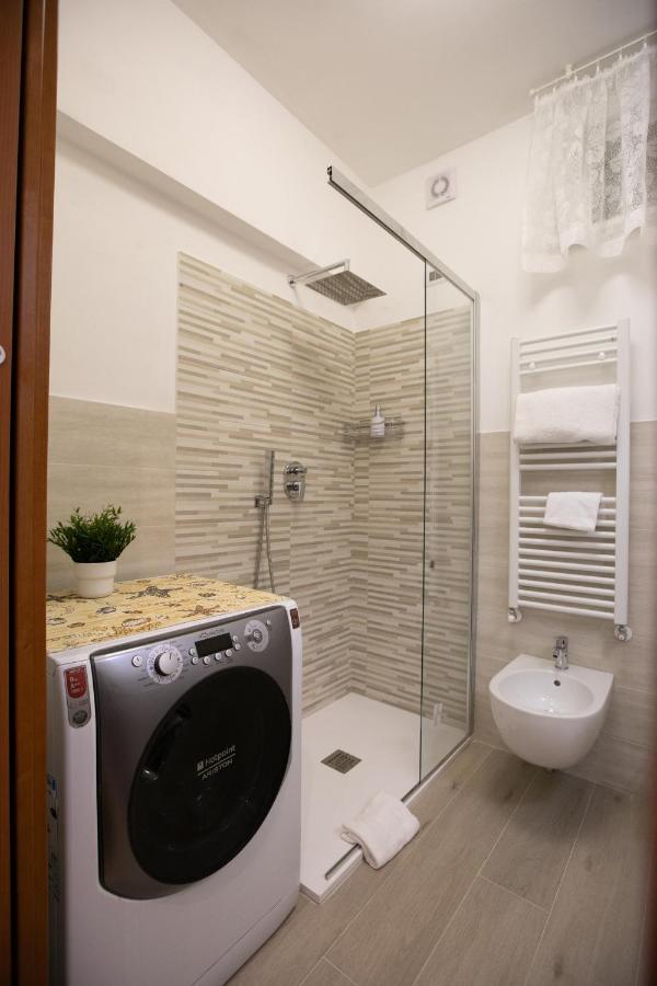 Mirea'S Rooms Ascoli Piceno Bagian luar foto