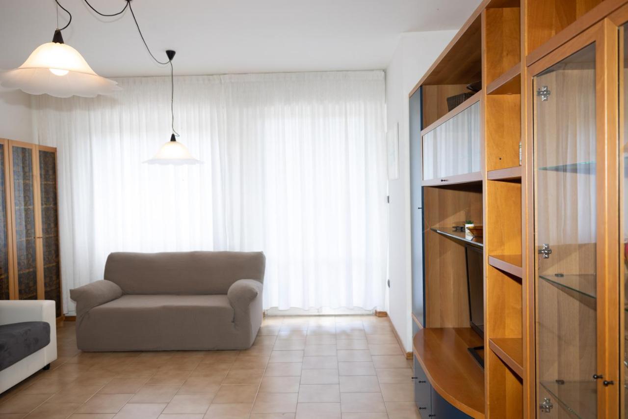 Mirea'S Rooms Ascoli Piceno Bagian luar foto