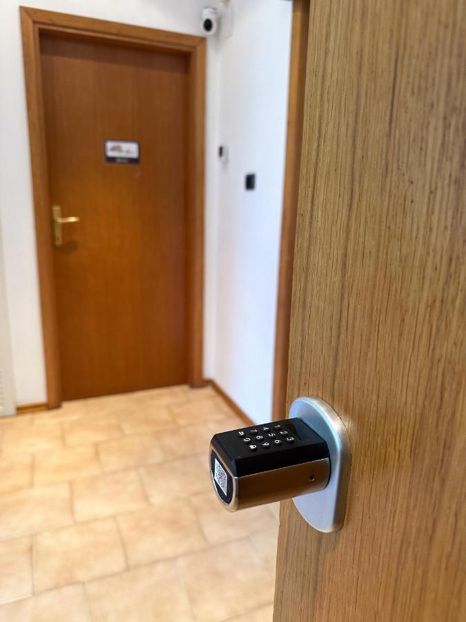 Mirea'S Rooms Ascoli Piceno Bagian luar foto