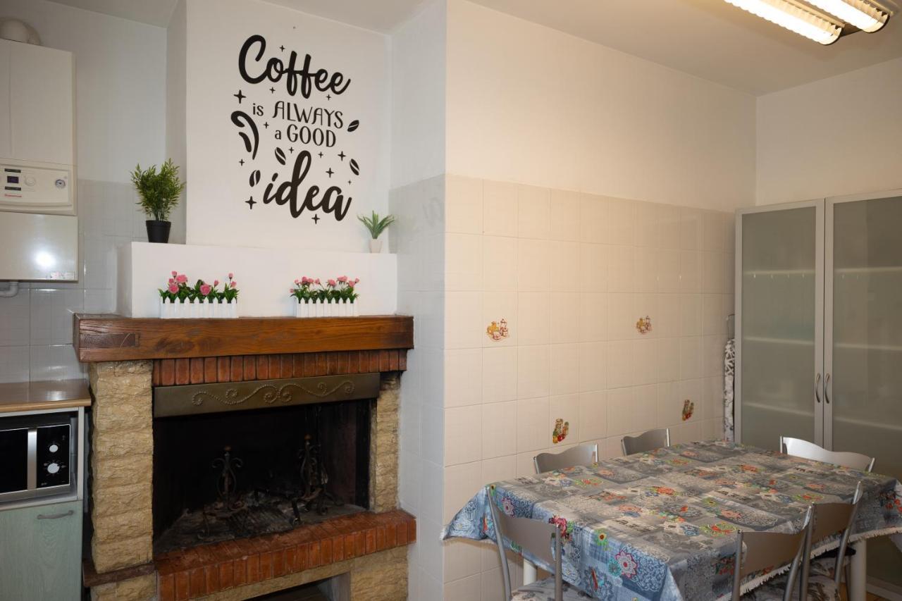 Mirea'S Rooms Ascoli Piceno Bagian luar foto