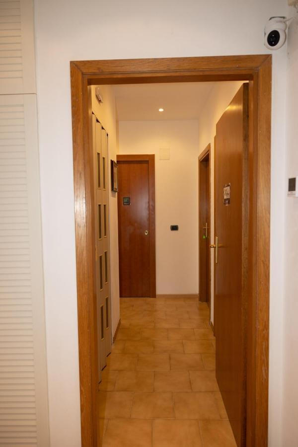 Mirea'S Rooms Ascoli Piceno Bagian luar foto