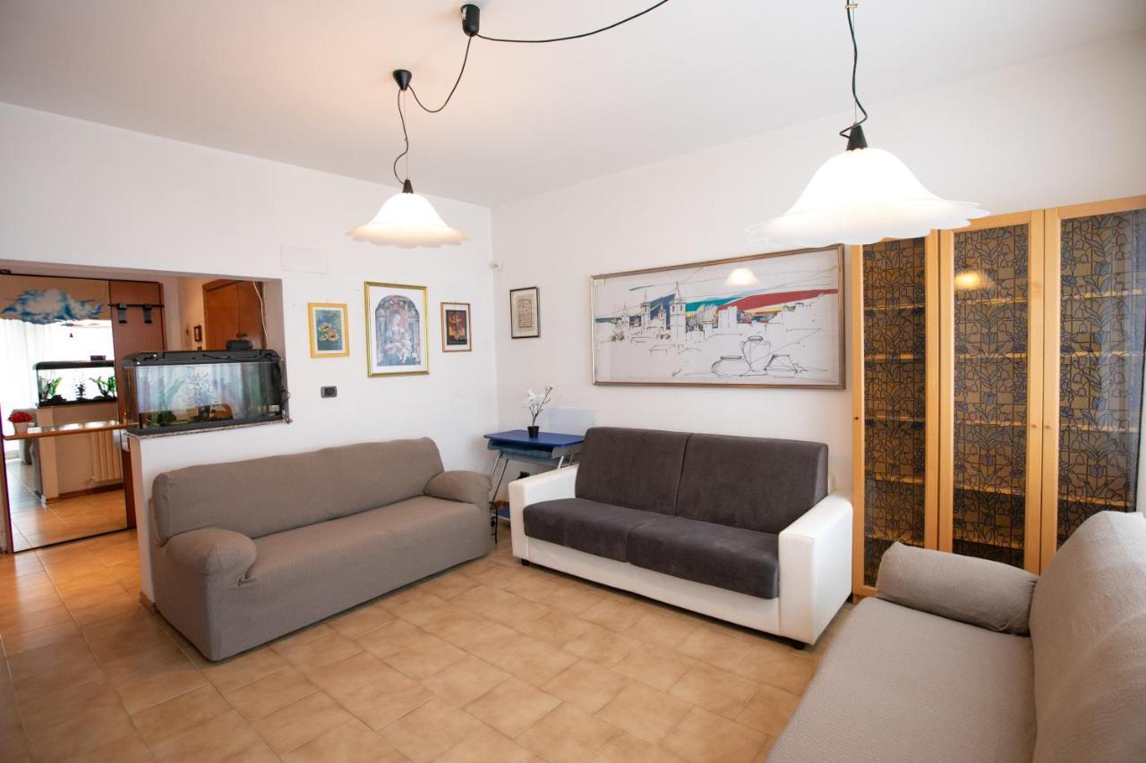 Mirea'S Rooms Ascoli Piceno Bagian luar foto