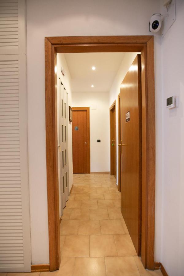 Mirea'S Rooms Ascoli Piceno Bagian luar foto