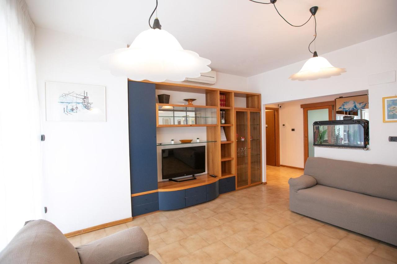 Mirea'S Rooms Ascoli Piceno Bagian luar foto