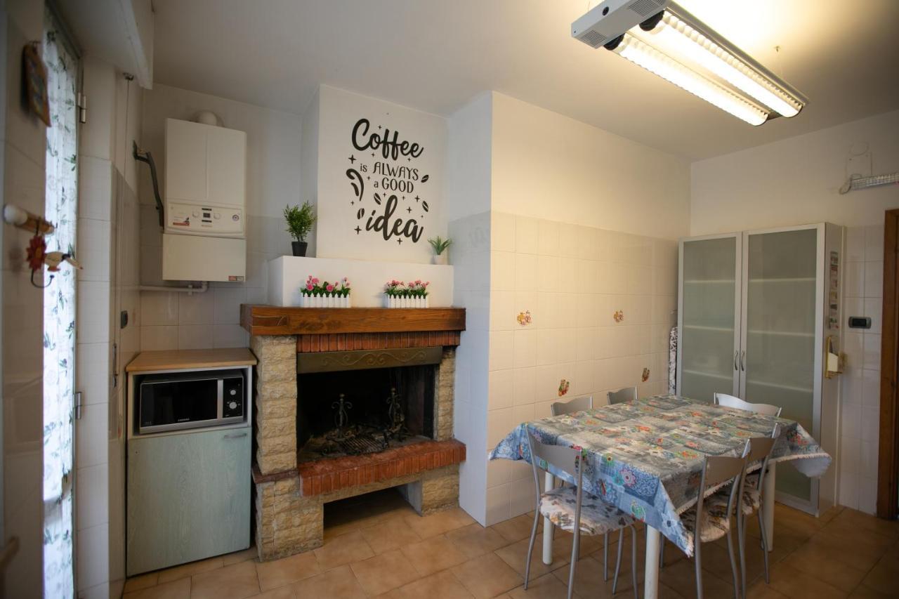 Mirea'S Rooms Ascoli Piceno Bagian luar foto