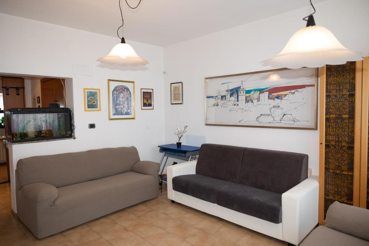 Mirea'S Rooms Ascoli Piceno Bagian luar foto