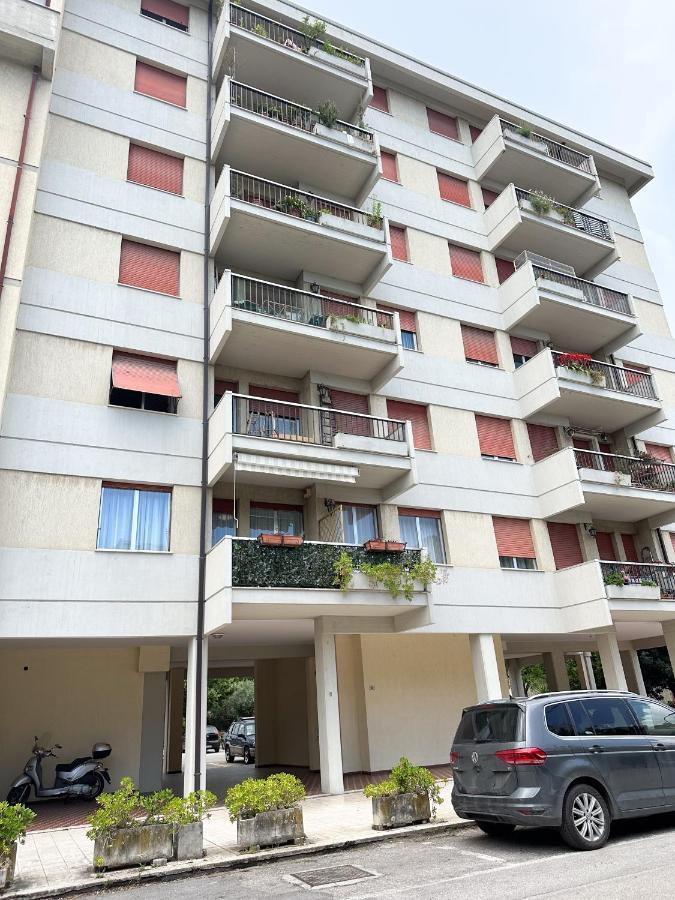 Mirea'S Rooms Ascoli Piceno Bagian luar foto