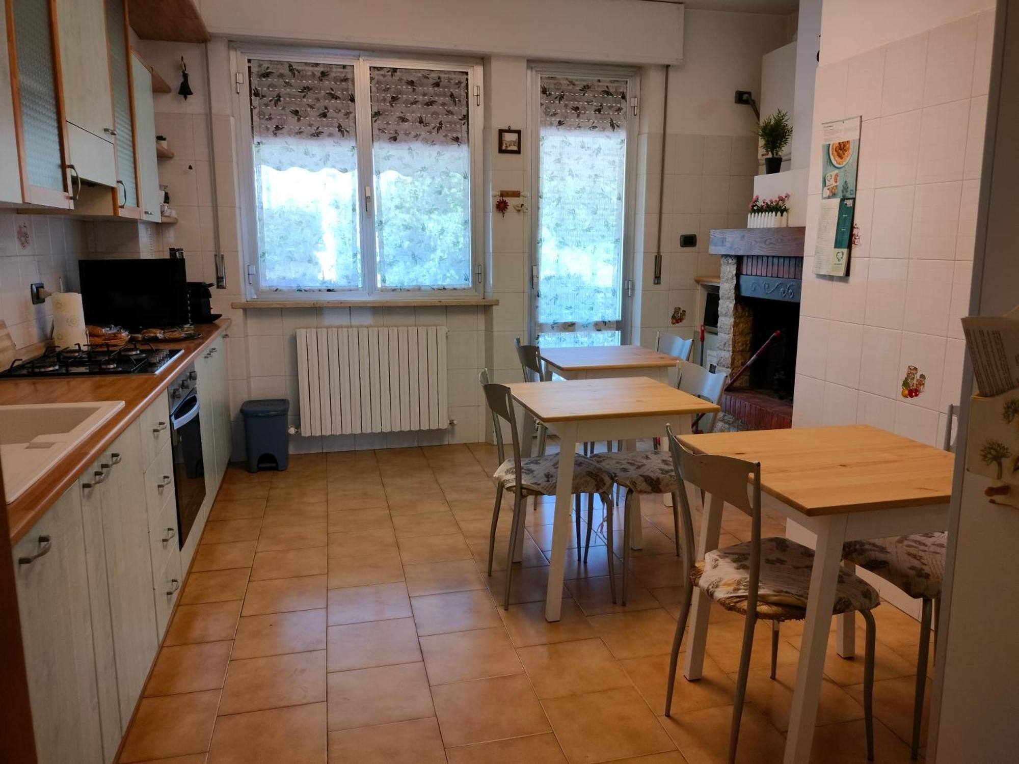 Mirea'S Rooms Ascoli Piceno Bagian luar foto
